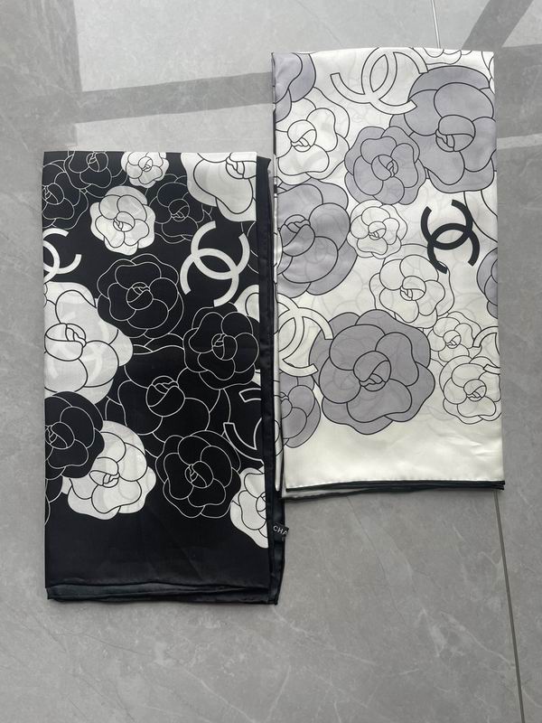 Chanel silk scarf 90X90cm E02